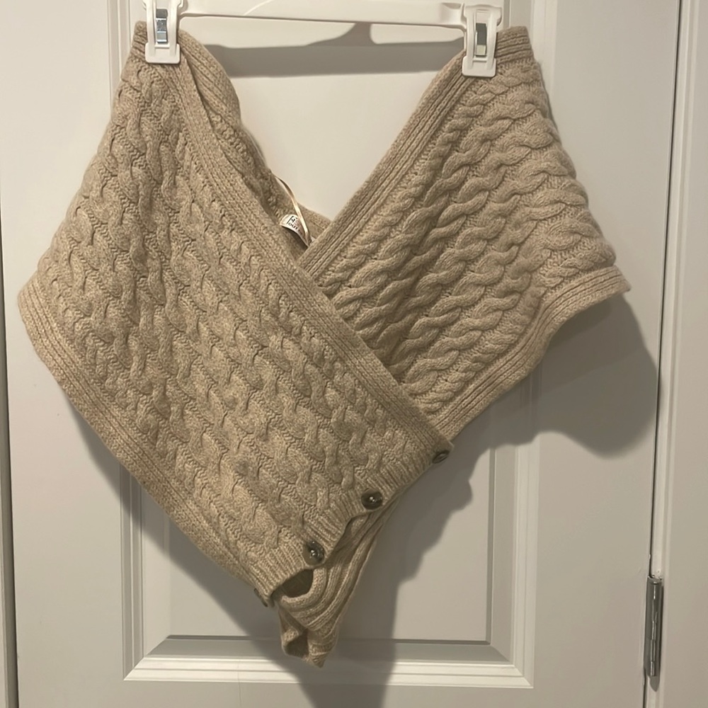 FISHERMAN OUT OF IRELAND
Fisherman Cashmere Aran Cable Wrap